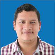 Licenciado de Diseño Gráfico imparte clases a niños y jóvenes de todas las edades